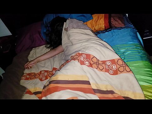 ❤️ Vicfilo kritikante sian junan duonpatrinon dum ŝi dormas. ❌ Hejmfarita porno ĉe eo.pornochaturbate.ru ﹏